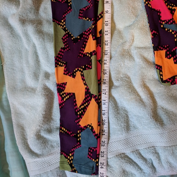 NWOT LULAROE ABSTRACT ONE SIZE LEGGINGS. - Picture 7 of 7
